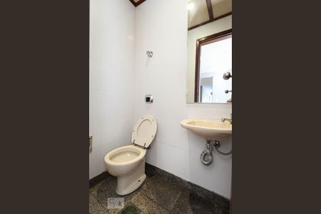 Apartamento para alugar com 180m², 4 quartos e 2 vagas Apartamento para alugar com 180m², 4 quartos e 2 vagasLavabo