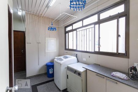 Apartamento para alugar com 180m², 4 quartos e 2 vagas Apartamento para alugar com 180m², 4 quartos e 2 vagasÁrea de serviço