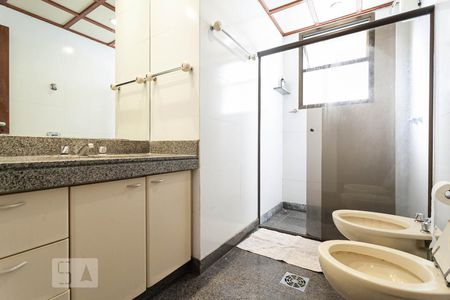 Apartamento para alugar com 180m², 4 quartos e 2 vagas Apartamento para alugar com 180m², 4 quartos e 2 vagasBanheiro social