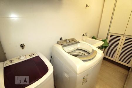 Apartamento à venda com 89m², 2 quartos e sem vaga Apartamento à venda com 89m², 2 quartos e sem vagaLavanderia