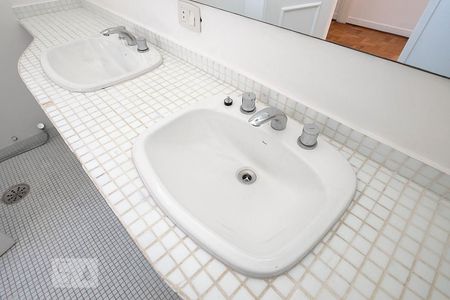 Casa à venda com 400m², 3 quartos e 2 vagas Casa à venda com 400m², 3 quartos e 2 vagasBanheiro Social