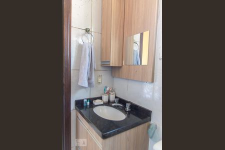 Apartamento à venda com 74m², 3 quartos e 2 vagas Apartamento à venda com 74m², 3 quartos e 2 vagasBanheiro da Suíte