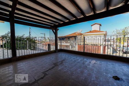 Casa à venda com 100m², 4 quartos e 2 vagas Casa à venda com 100m², 4 quartos e 2 vagasVaranda