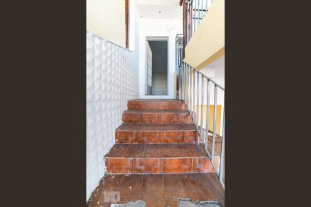 Casa à venda com 100m², 4 quartos e 2 vagas Casa à venda com 100m², 4 quartos e 2 vagasEscadas Entrada Principal