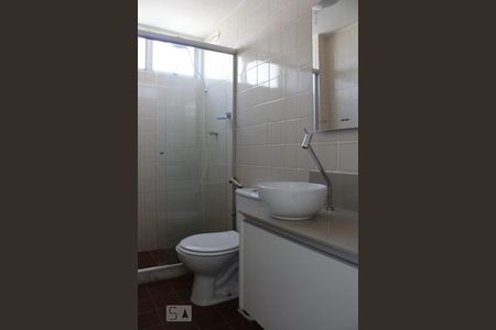 Banheiro de apartamento para alugar com 2 quartos, 65m² em Fonseca, Niterói