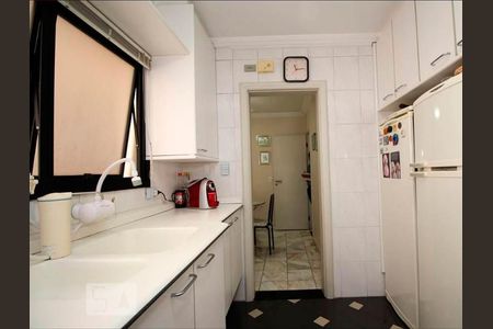 Apartamento à venda com 215m², 4 quartos e 3 vagas Apartamento à venda com 215m², 4 quartos e 3 vagasÁrea de Serviço