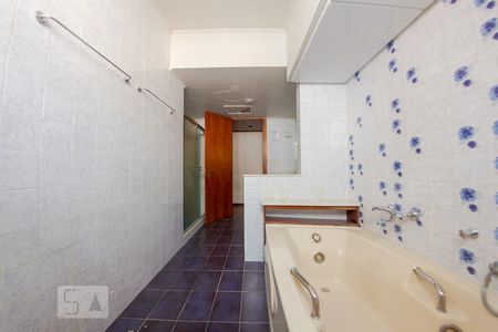 Apartamento à venda com 265m², 4 quartos e 2 vagas Apartamento à venda com 265m², 4 quartos e 2 vagasBanheiro 2