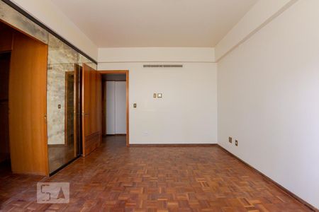 Apartamento à venda com 265m², 4 quartos e 2 vagas Apartamento à venda com 265m², 4 quartos e 2 vagasQuarto 2 - Suíte