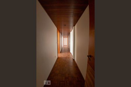 Apartamento à venda com 265m², 4 quartos e 2 vagas Apartamento à venda com 265m², 4 quartos e 2 vagasCorredor