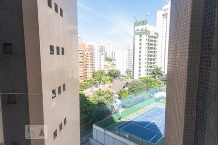 Apartamento à venda com 204m², 4 quartos e 4 vagas Apartamento à venda com 204m², 4 quartos e 4 vagasVista da área de serviço