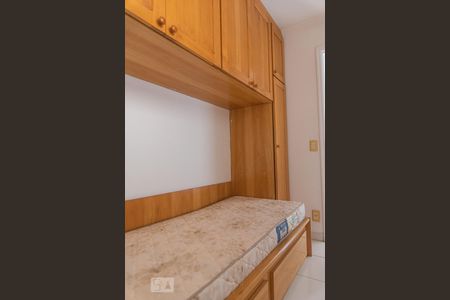 Apartamento à venda com 204m², 4 quartos e 4 vagas Apartamento à venda com 204m², 4 quartos e 4 vagasQuarto de serviço