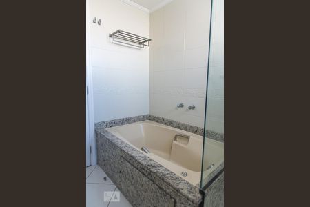 Apartamento à venda com 204m², 4 quartos e 4 vagas Apartamento à venda com 204m², 4 quartos e 4 vagasBanheira