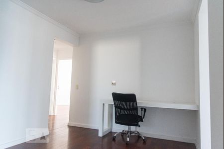 Apartamento à venda com 204m², 4 quartos e 4 vagas Apartamento à venda com 204m², 4 quartos e 4 vagasEscritório