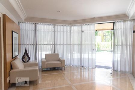 Apartamento à venda com 204m², 4 quartos e 4 vagas Apartamento à venda com 204m², 4 quartos e 4 vagasHall de entrada