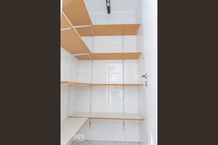 Apartamento à venda com 204m², 4 quartos e 4 vagas Apartamento à venda com 204m², 4 quartos e 4 vagasDespensa