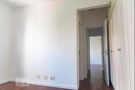 Apartamento à venda com 204m², 4 quartos e 4 vagas Apartamento à venda com 204m², 4 quartos e 4 vagasSuíte 2