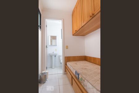 Apartamento à venda com 204m², 4 quartos e 4 vagas Apartamento à venda com 204m², 4 quartos e 4 vagasQuarto de serviço