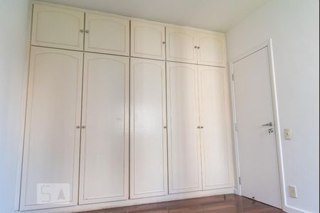 Apartamento à venda com 204m², 4 quartos e 4 vagas Apartamento à venda com 204m², 4 quartos e 4 vagasQuarto