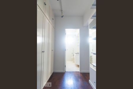 Apartamento à venda com 204m², 4 quartos e 4 vagas Apartamento à venda com 204m², 4 quartos e 4 vagasCloset da suíte 1