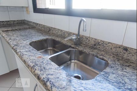 Apartamento à venda com 204m², 4 quartos e 4 vagas Apartamento à venda com 204m², 4 quartos e 4 vagasPia