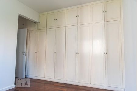 Apartamento à venda com 204m², 4 quartos e 4 vagas Apartamento à venda com 204m², 4 quartos e 4 vagasSuíte 2