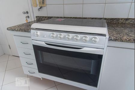 Apartamento à venda com 204m², 4 quartos e 4 vagas Apartamento à venda com 204m², 4 quartos e 4 vagasFogão