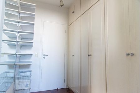 Apartamento à venda com 204m², 4 quartos e 4 vagas Apartamento à venda com 204m², 4 quartos e 4 vagasCloset da suíte 1