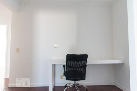 Apartamento à venda com 204m², 4 quartos e 4 vagas Apartamento à venda com 204m², 4 quartos e 4 vagasEscritório