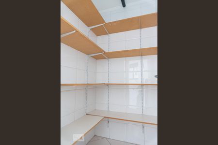 Apartamento à venda com 204m², 4 quartos e 4 vagas Apartamento à venda com 204m², 4 quartos e 4 vagasDespensa