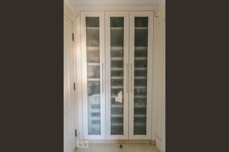 Apartamento à venda com 223m², 4 quartos e 3 vagas Apartamento à venda com 223m², 4 quartos e 3 vagasDetalhe - Suite 3