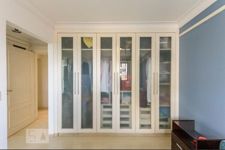 Apartamento à venda com 223m², 4 quartos e 3 vagas Apartamento à venda com 223m², 4 quartos e 3 vagasDetalhe - Suite 2