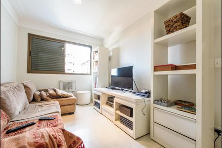 Apartamento à venda com 223m², 4 quartos e 3 vagas Apartamento à venda com 223m², 4 quartos e 3 vagasSala de TV
