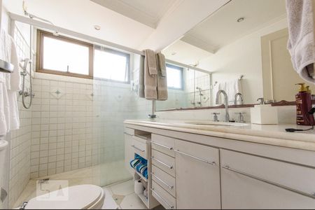 Apartamento à venda com 223m², 4 quartos e 3 vagas Apartamento à venda com 223m², 4 quartos e 3 vagasBanheiro - Suite 2