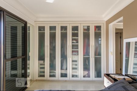 Apartamento à venda com 223m², 4 quartos e 3 vagas Apartamento à venda com 223m², 4 quartos e 3 vagasDetalhe - Suite 3