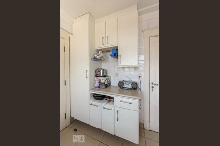 Apartamento à venda com 223m², 4 quartos e 3 vagas Apartamento à venda com 223m², 4 quartos e 3 vagasÁrea de Serviço - Armários