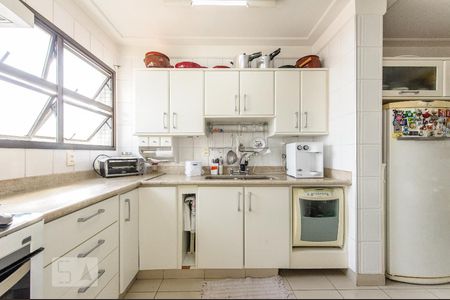 Apartamento à venda com 223m², 4 quartos e 3 vagas Apartamento à venda com 223m², 4 quartos e 3 vagasCozinha