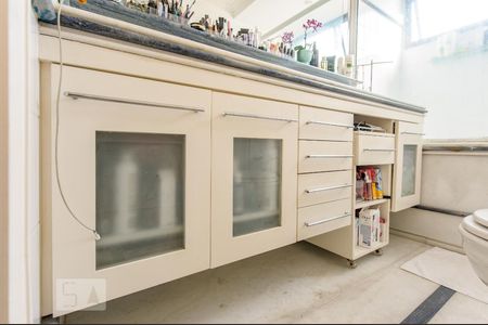 Apartamento à venda com 223m², 4 quartos e 3 vagas Apartamento à venda com 223m², 4 quartos e 3 vagasDetalhe Banheiro - Suite 3