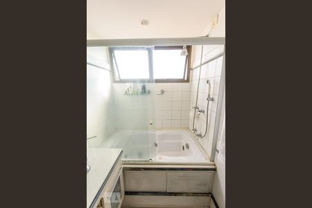 Apartamento à venda com 223m², 4 quartos e 3 vagas Apartamento à venda com 223m², 4 quartos e 3 vagasDetalhe Banheiro - Suite 3