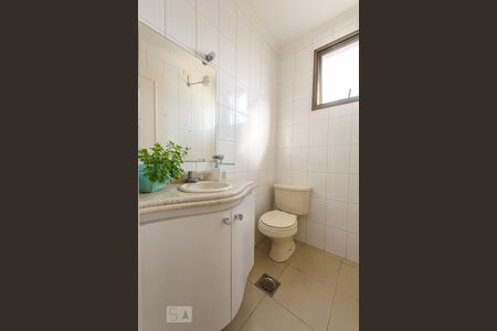 Apartamento à venda com 223m², 4 quartos e 3 vagas Apartamento à venda com 223m², 4 quartos e 3 vagasBanheiro de Serviço