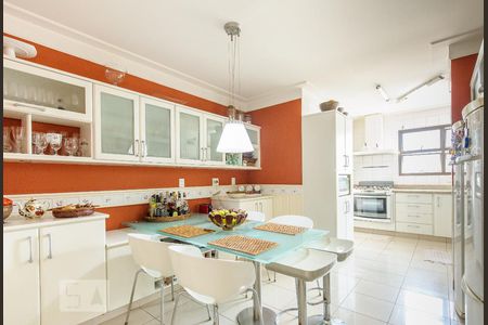 Apartamento à venda com 223m², 4 quartos e 3 vagas Apartamento à venda com 223m², 4 quartos e 3 vagasCozinha