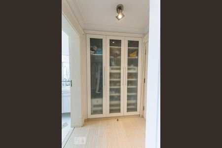 Apartamento à venda com 223m², 4 quartos e 3 vagas Apartamento à venda com 223m², 4 quartos e 3 vagasDetalhe - Suite 2