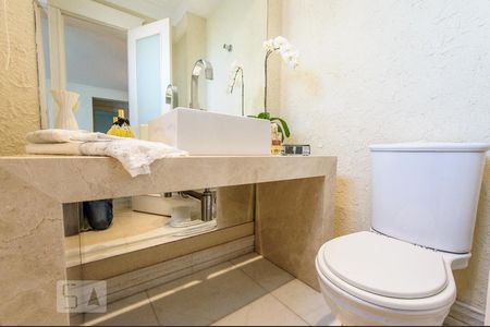 Apartamento à venda com 223m², 4 quartos e 3 vagas Apartamento à venda com 223m², 4 quartos e 3 vagasLavabo