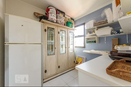 Apartamento à venda com 223m², 4 quartos e 3 vagas Apartamento à venda com 223m², 4 quartos e 3 vagasQuarto de Serviço