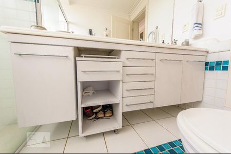 Apartamento à venda com 223m², 4 quartos e 3 vagas Apartamento à venda com 223m², 4 quartos e 3 vagasDetalhe Banheiro - Suite 1