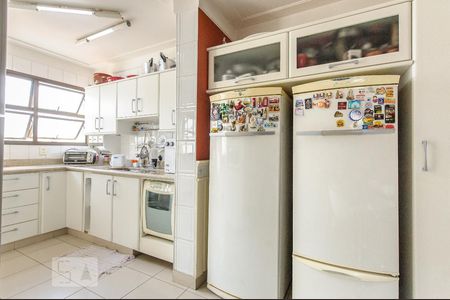 Apartamento à venda com 223m², 4 quartos e 3 vagas Apartamento à venda com 223m², 4 quartos e 3 vagasCozinha