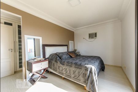 Apartamento à venda com 223m², 4 quartos e 3 vagas Apartamento à venda com 223m², 4 quartos e 3 vagasSuite 3 - Quarto