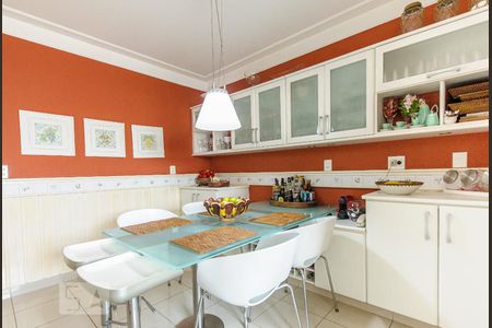 Apartamento à venda com 223m², 4 quartos e 3 vagas Apartamento à venda com 223m², 4 quartos e 3 vagasCozinha