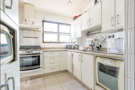 Apartamento à venda com 223m², 4 quartos e 3 vagas Apartamento à venda com 223m², 4 quartos e 3 vagasCozinha