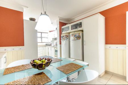 Apartamento à venda com 223m², 4 quartos e 3 vagas Apartamento à venda com 223m², 4 quartos e 3 vagasCozinha