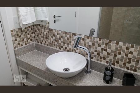 Banheiro de kitnet/studio para alugar com 1 quarto, 22m² em Consolação, São Paulo